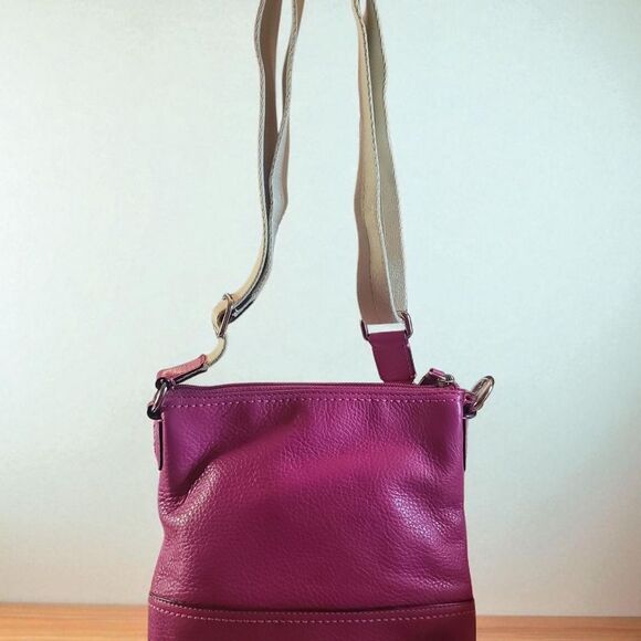 Coach Fuchsia Leather Crossbody Bag EUC With SQUISHMALLOW CHARM - Picture 2 of 9